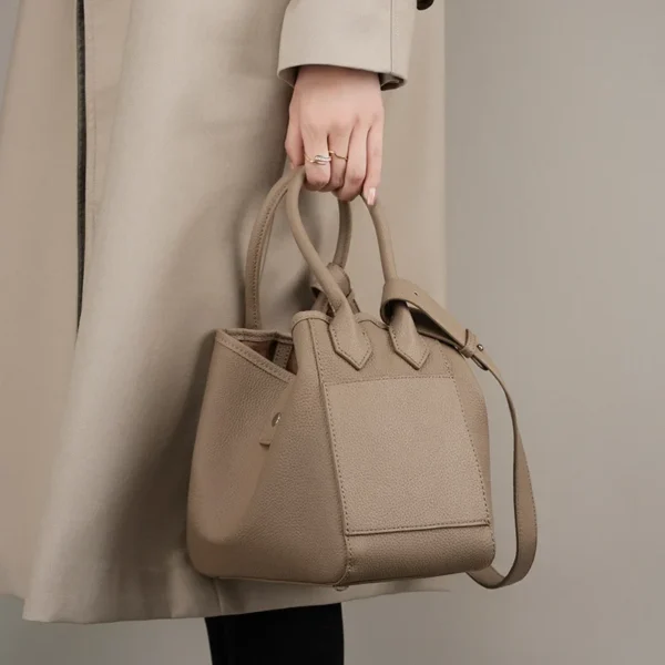2023 New Vegetable Basket Fashion Large Capacity Women's Shoulder Bag Real Leather Bag for Lady Simple Fashion Bucket Bag
