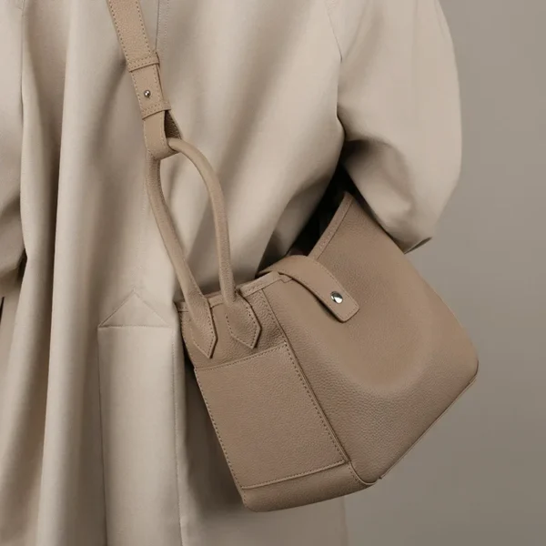 2023 New Vegetable Basket Fashion Large Capacity Women's Shoulder Bag Real Leather Bag for Lady Simple Fashion Bucket Bag