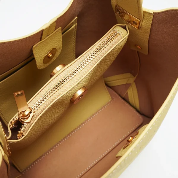 Genuine Leather Bucket Bag Fashion Handbags for Women Designer Luxury Shoulder Crossbody Tote Bags with Cartoon Pendant 2022 New