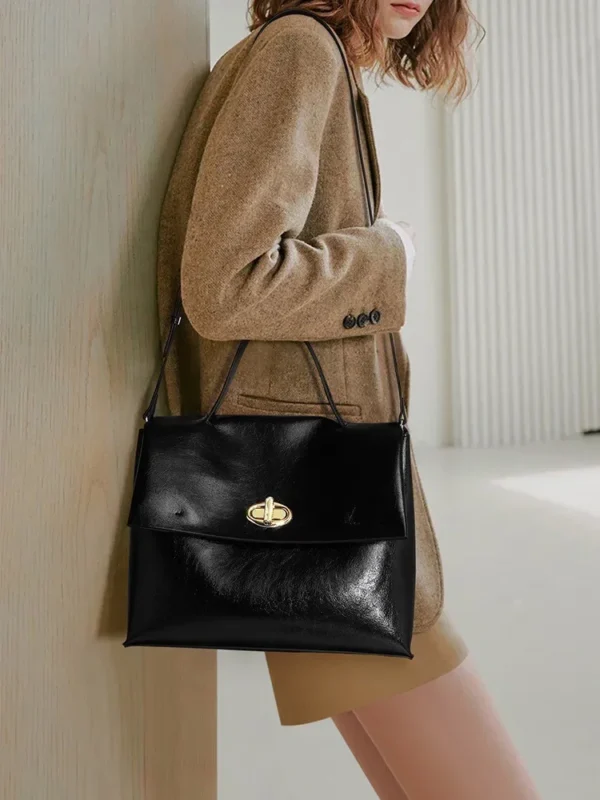 New 2023 Fashion ClassicsTote Bag High Quality Shoulder Bag Female Commuter Messenger Handbag Fashion Casual Cowhide